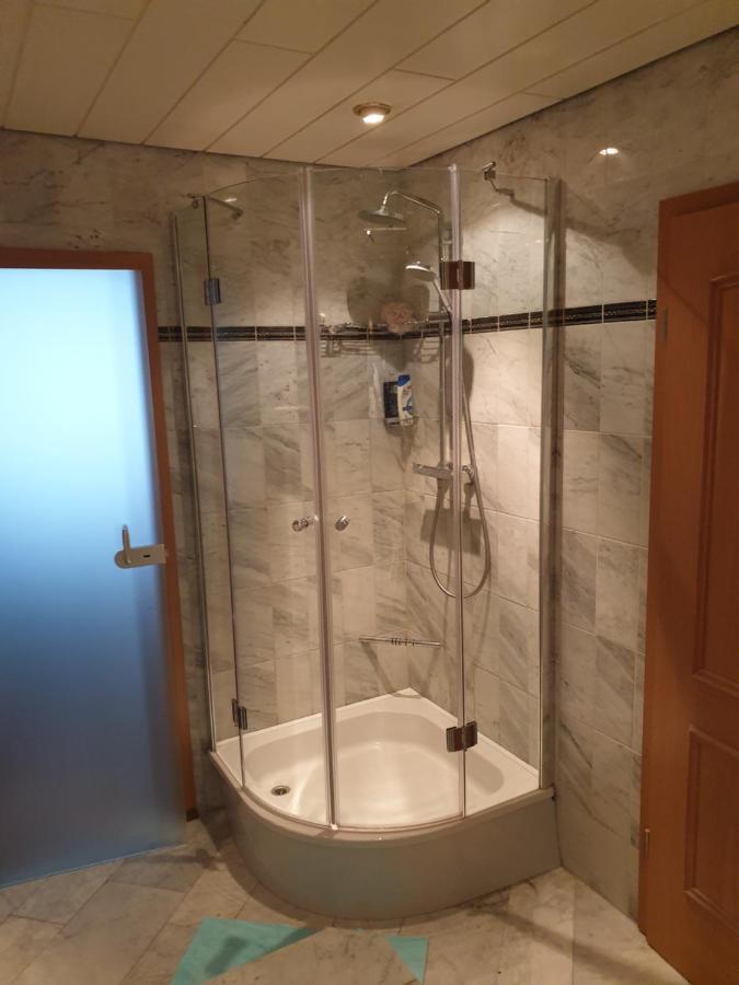 Wohnung für 4 Personen, 2 Schlafzimmer, 2 Parkplätze, WLAN Konstanz Exterior foto